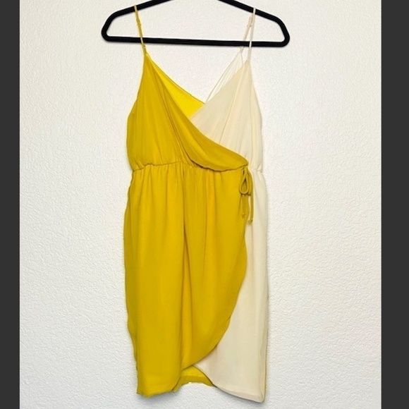 Peppermint Dresses & Skirts - PEPPERMINT Yellow Cream Spaghetti Strap Dress Med